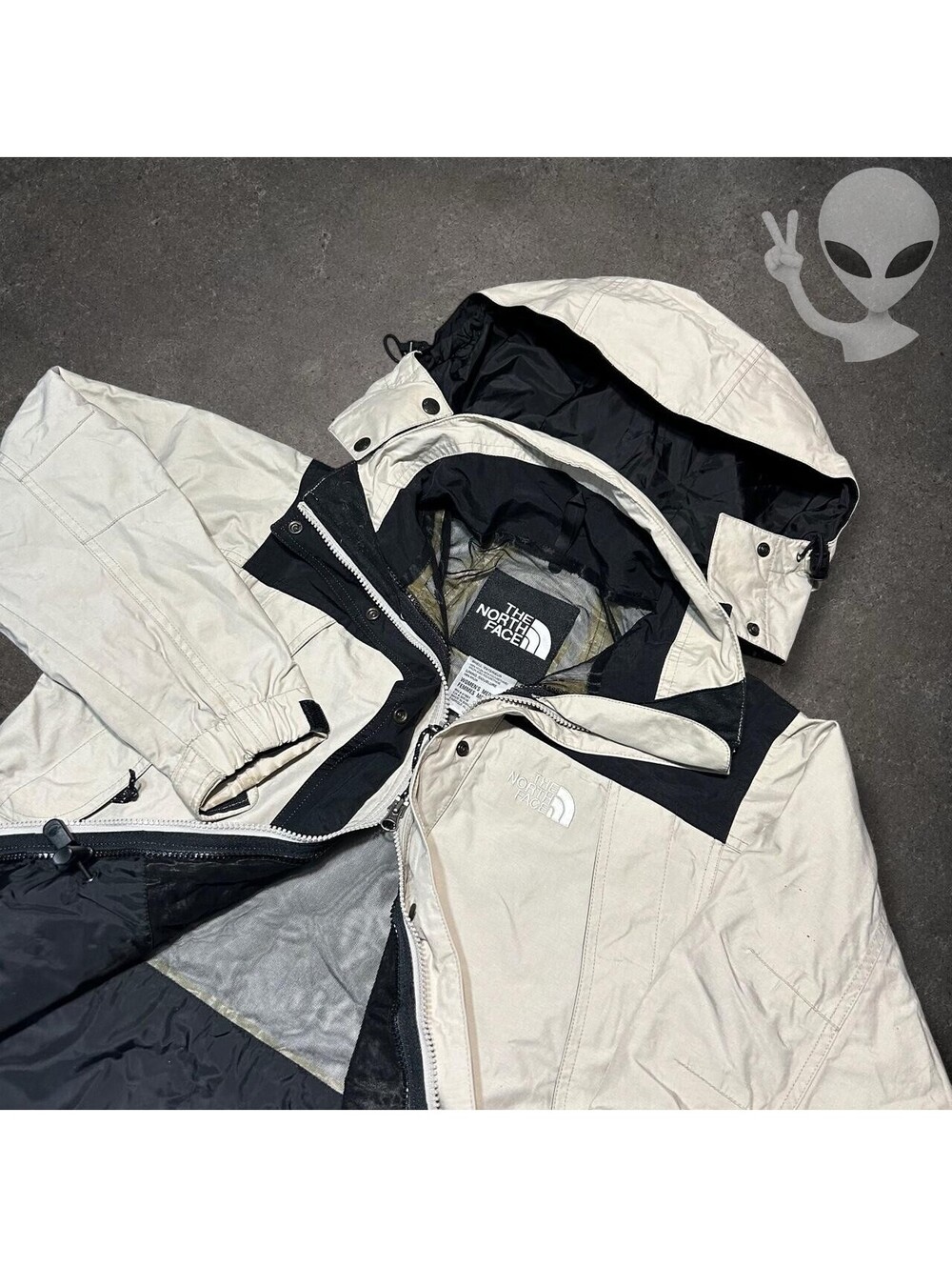 The North Face Vintage Gore-Tex Mountain Jacket Women'M M Cream Black Gorpcore